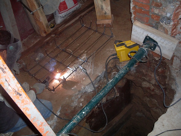 VACIADO TIERRAS, ENTIBACION, ZAPATA, MASTER HISPANIA S.L.